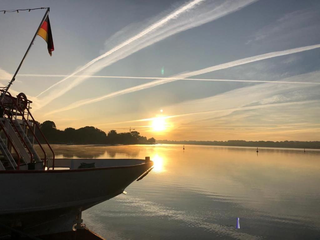 Hausboot Fjord Nordstern Mit Dachterrasse In Schleswig Hotel Exterior foto