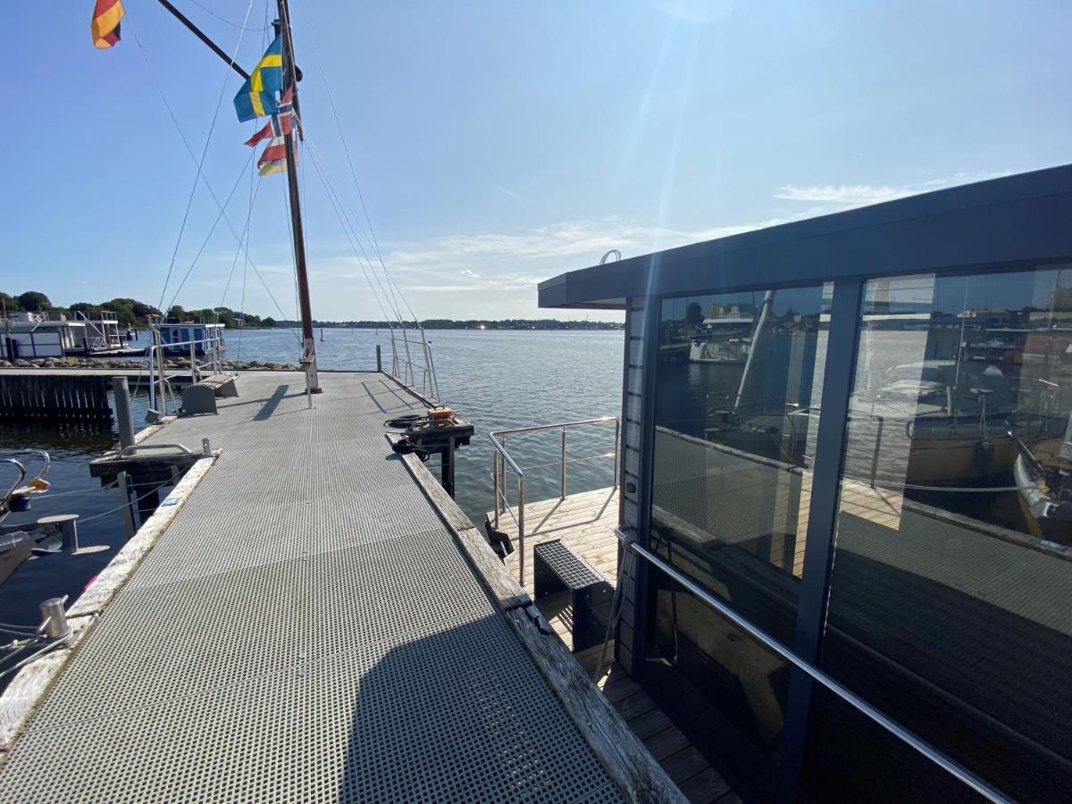 Hausboot Fjord Nordstern Mit Dachterrasse In Schleswig Hotel Exterior foto
